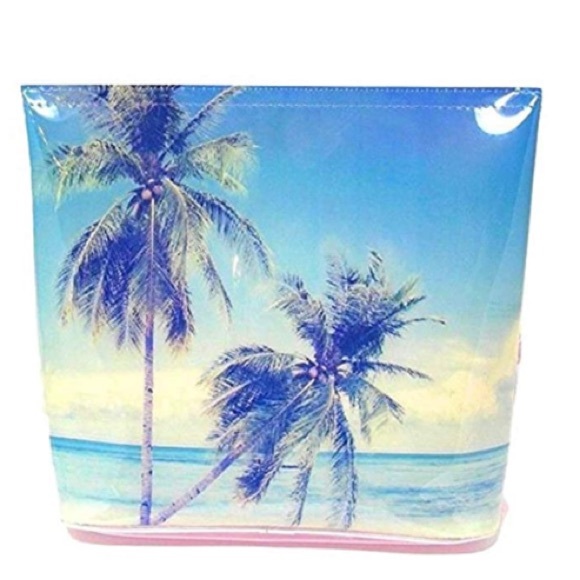 💗VS PINK VACAY ALL DAY LARGE BEAUTY BAG & REVLON Kiss Lip Balm Fresh Strawberry - Picture 2 of 5